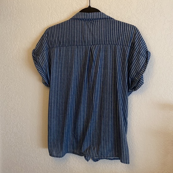 Eden & Olivia front tie button up shirt size medium - Picture 2 of 5